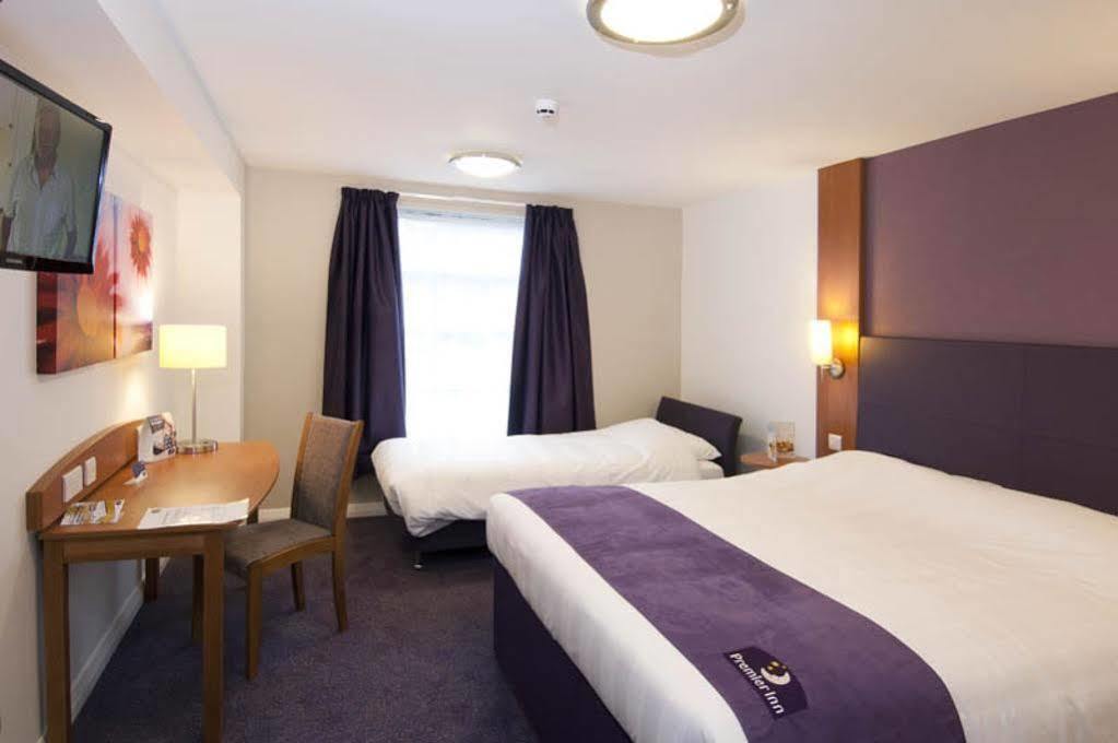 Premier Inn Челмсфорд Экстерьер фото